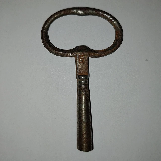 Clé De Remontage N°2 Pour Horloge/pendule - Carré De 2.9 Mm, En Fonte - Neuf, Pour Remonter Les Poids