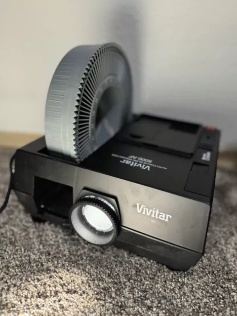 VIVITAR 5000AF Auto Focus 35mm Slide Projector W/Remote, Slide Wheel