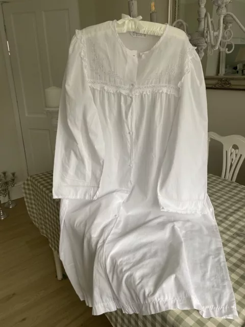 Ladies true vintage pure cotton nightdress size 18/20 beautiful
