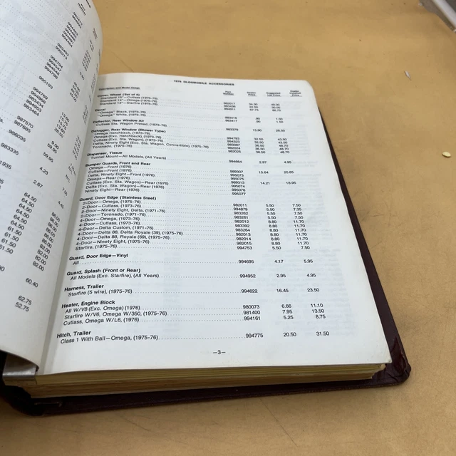 1976 GM OLDSMOBILE Chassis And Body Parts Catalog Manual Book £74.31