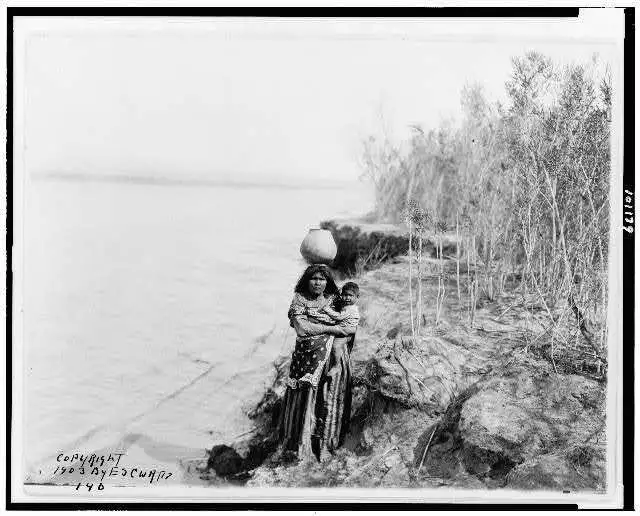 Mohave woman carrying water,head,vessel,holding child,Arizona,AZ,E Curtis,c1903