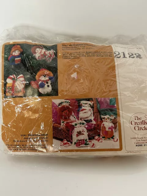 Vintage NIP The Creative Circle Needlecraft Kit 2122 HERE COMES CHRISTMAS