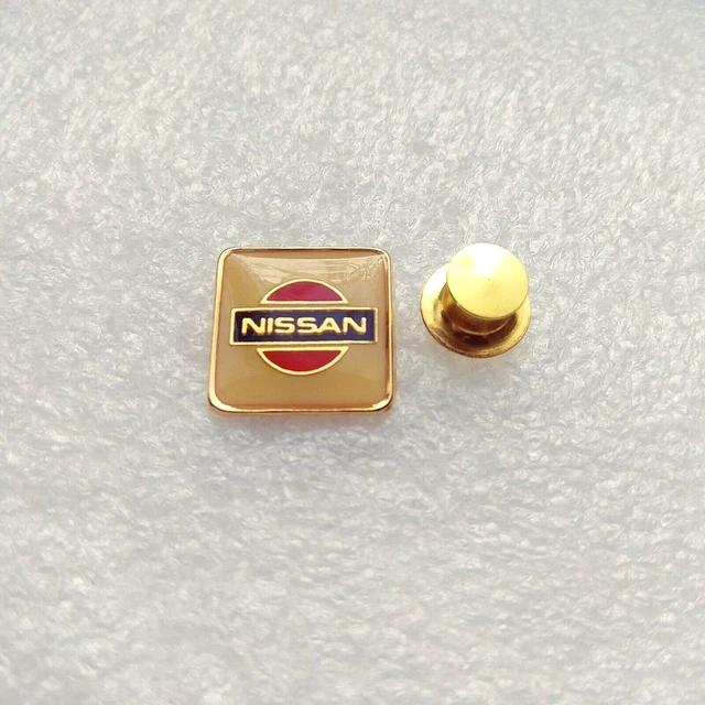 Pin's Peugeot Lion – Zamac Doré – Petit Modèle – Voiture – Occasion