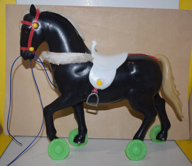Jouet Ancien Carrousel Mécanique – Course De Chevaux – Plastique – Diamètre 10 Cm