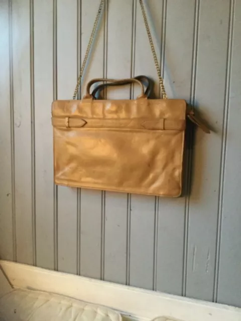 pochette vintage à chainette  cuir camel  ( T/D/V)