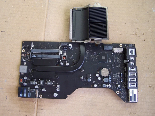 Apple 820-3588-A 21.5" 2013 iMac A1418 i5-4570R 2.7 GHz Logic Board