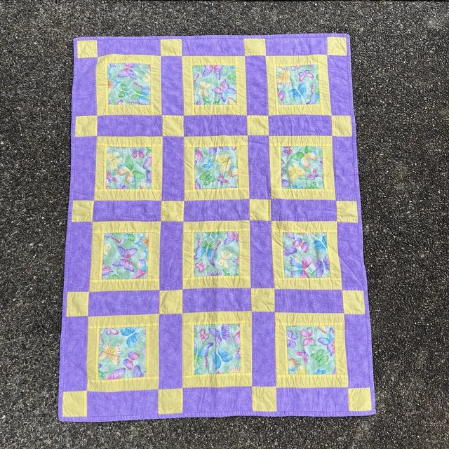 "Hecho a mano bloque de mariposas brillantes bebé niño edredón espalda de lana púrpura 33""x43"""