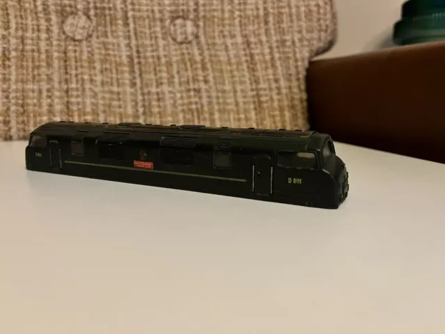Trix OO gauge Class 42 Warship diesel hydraulic loco body D801 Vanguard BR Green