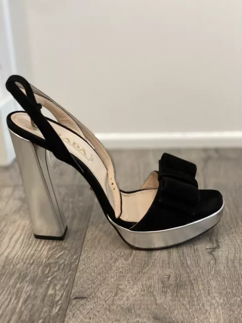 Stunning PRADA Peep Toe Platform Sandals silver/black suede