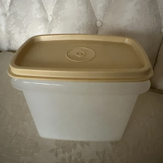 VINTAGE TUPPERWARE RECTANGLE Shelf Container #1243-6 & Seal #1244-6 $8. ...