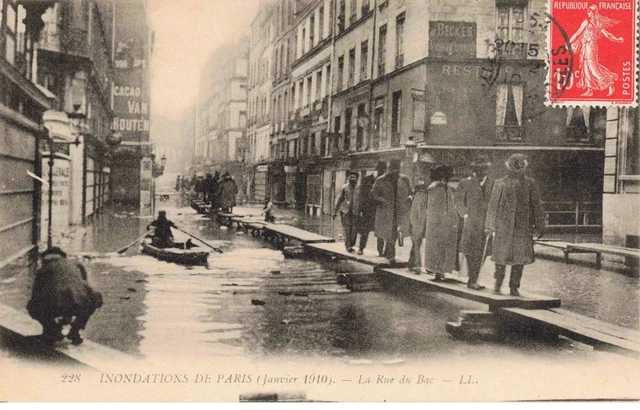75007 - PARIS - S01593 - Janvier 1910 - Inondations de Paris - La Rue du Bac - L