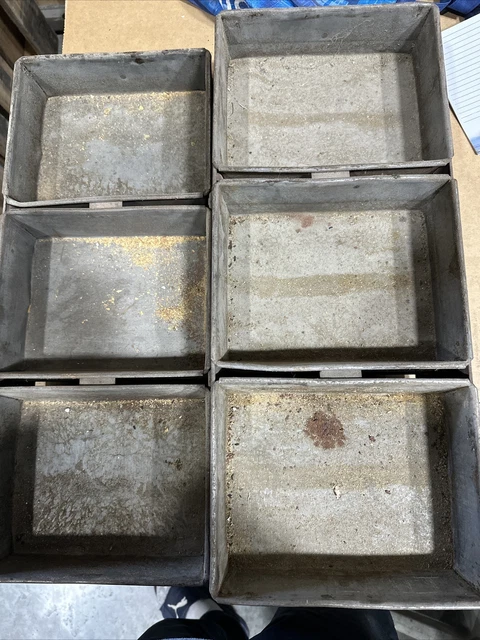 Ecko Chicago 11-34 3 On pan. Dimensions of wells Are 8 7/8x7x2 3/8 Lot of 5