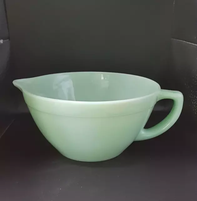 Vintage Fire King Ovenware Jadeite Mixing Batter Bowl Green Pour Spout USA