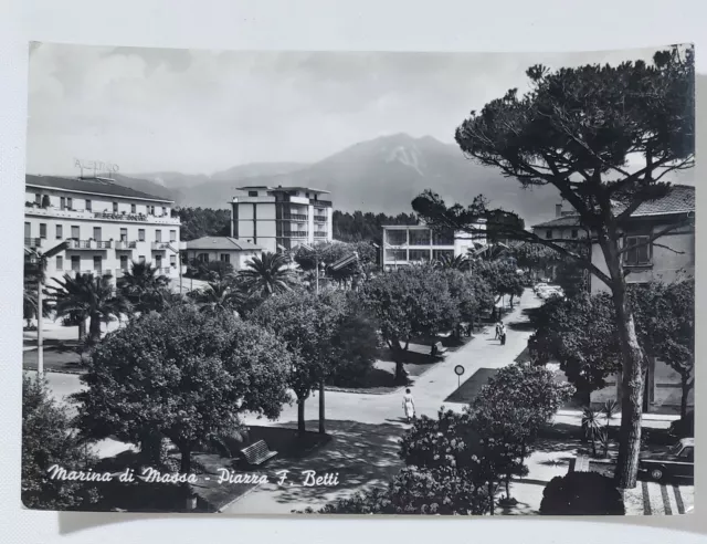07043 Cartolina - Massa  - marina di massa - piazza betti - 1961