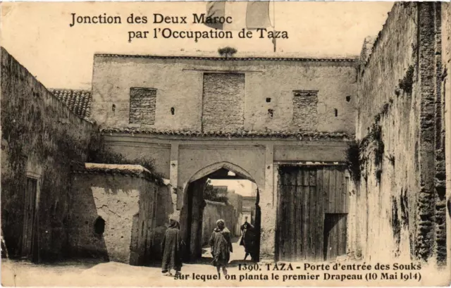 CPA AK Militaire MAROC - TAZA - Porte d'entrée des Souks sur lequel on (92412)