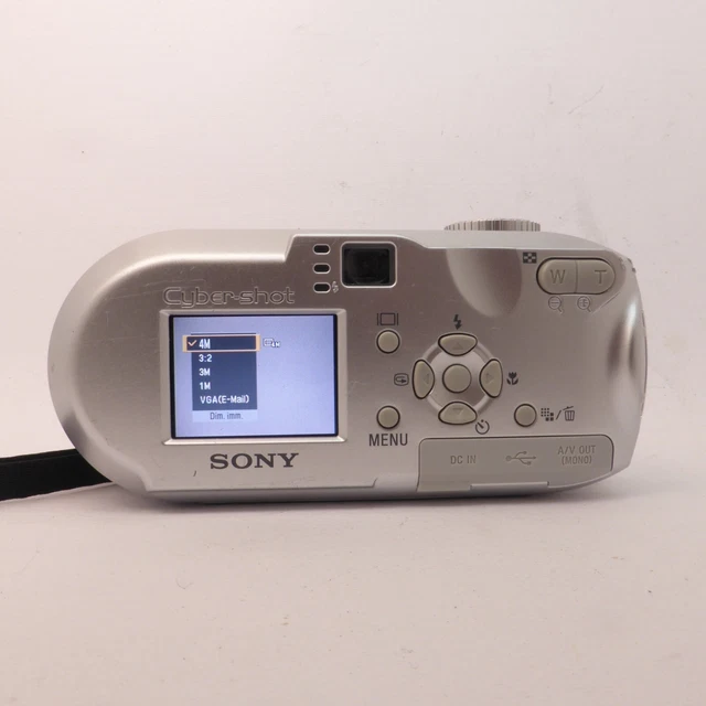 SONY Cyber-Shot DSC-P73 4.1 MP Fotocamera Digitale Compatta Vintage Sony Lens 3x 5