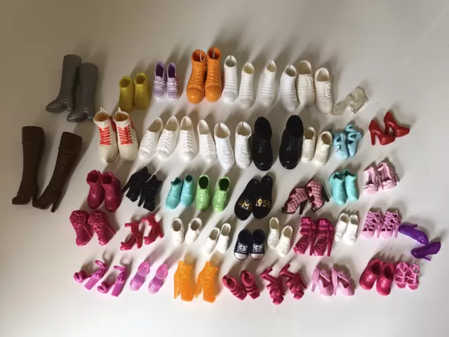 43 Paar Barbie und Ken Schuhe, Barbie shoes