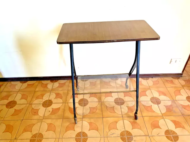 Carrello O Tavolino Di Designer Anni 50/60 Con Struttura In Metallo Laccato