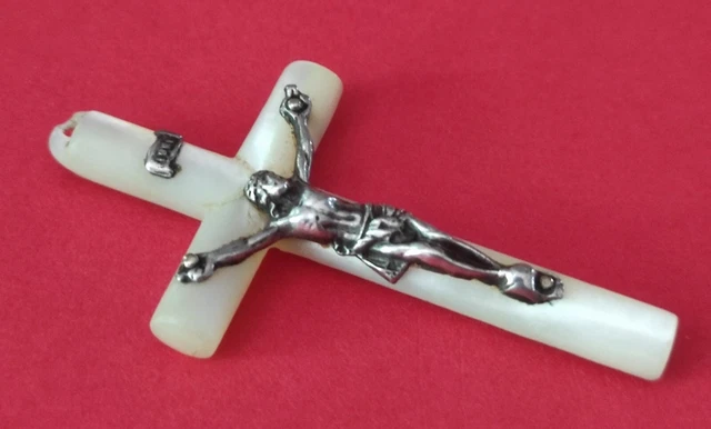 Pendentif Croix Crucifix Ancien - Argent Massif, Bakélite Et Nacre - Bijou Ancien France