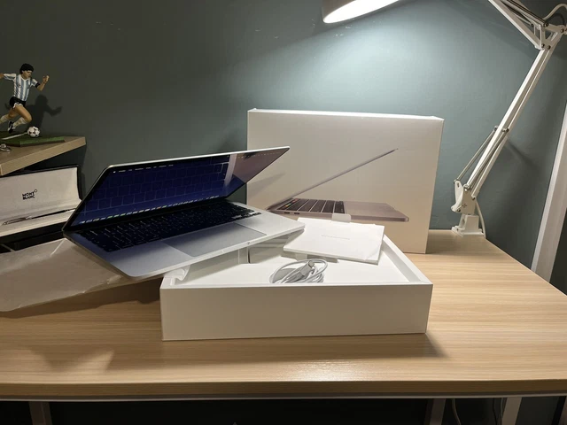 Apple MacBook Pro 13”, TouchBar, SSD256GB, A2289, 2020, Intel, in PERFETTO STATO