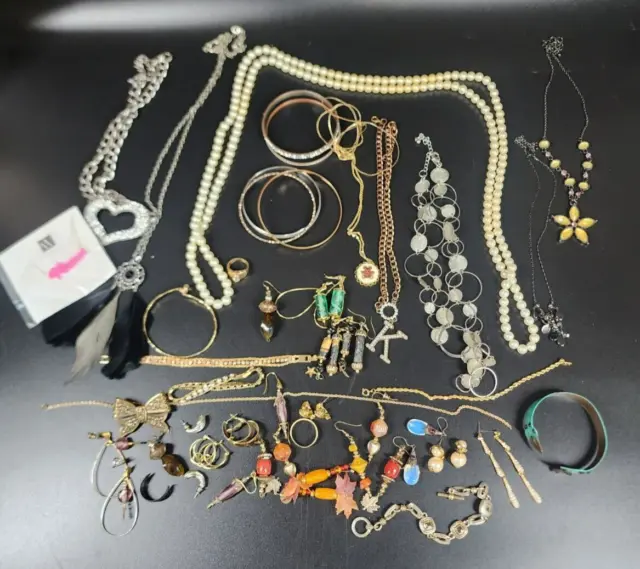 Estate 1 LB WEARABLE Vintage to Modern Costume Jewelry Bulk Lot Grab Bag Resell