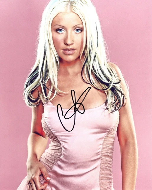 A fantastic 10x8 Autographed Photo of Christina Aguilera & CoA