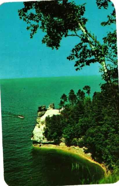 Vintage Postcard - Pictured Rocks Near Munising Upper Penn Michigan MI #5561