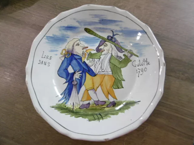 Ancienne assiette en faience de Nevers décors révolutionnaire