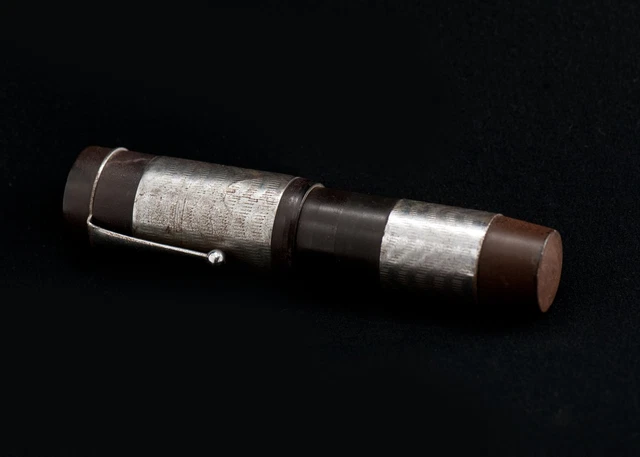 ANCIEN GROS STYLO Plume en Ebonite Bakelite Pub Papeterie de Montevrain ...