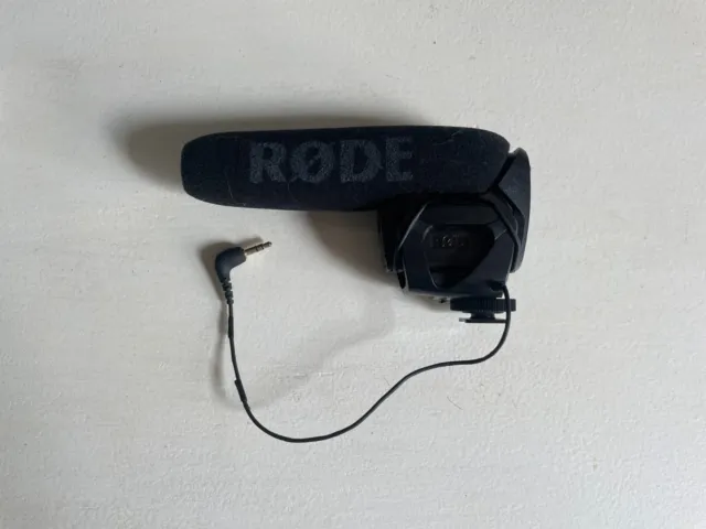 Rode VideoMic Pro Shotgun/On-Device Wired Standard Professional Microphone 