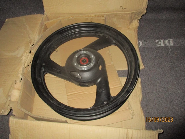 jante , roue avant d'origine pour YAMAHA FZS 600 FAZER réf 4HM-25168-00-98