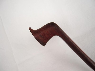 FINE ANTIQUE CELLO BOW. Cello BEL ARCHET DE VIOLONCELLE ANCIEN A RESTAURER 