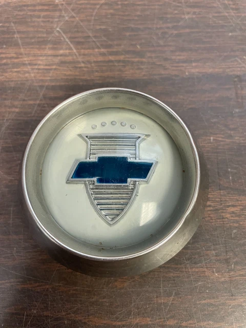 1951 1952 Chevy Deluxe Steering Wheel Horn Button Emblem Nice 923 2