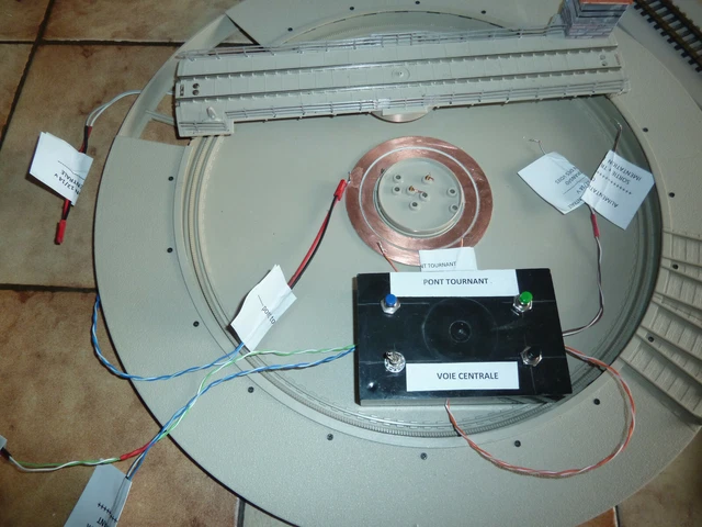 Led Multicolore 12vdc Roco Jouef 10 LED RGB 3mm Animation Rapide Multi- Couleur Résistance 12VDC - Pour Modélisme Roco Jouef Feux De Remorque Led - Foto 1