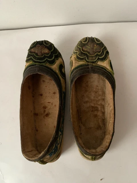 ANCIENNE CHAUSSURES EN cuir brodé pour poupée ancienne. EUR 28,00