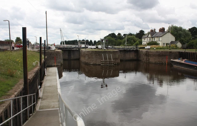 Photo 6x4 Diglis locks on the River Severn Worcester Looking down stream  c2010