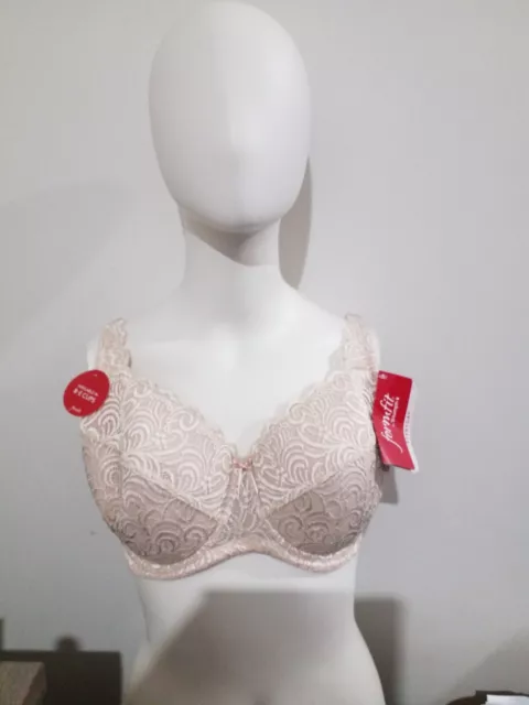 New with tags Triumph size 10 E lace balconette  soft padded cup  rrp $69.95