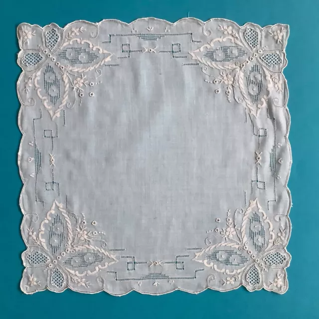 Fazzoletto vintage / antico ricamato con farfalle cotone 30 cm