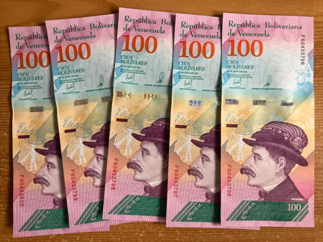 Menge 5 x venezolanische Banknoten. 100 Bolivar. Datiert 2018. UNC Set.