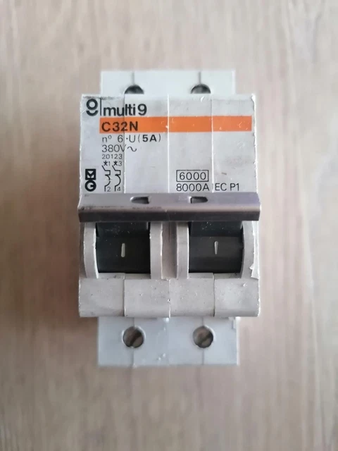 Interrupteur Magnétothermique Merlin Gerin Multi 9 - 4P 15A 380V, Modèle C32N, Pour Tableau électrique