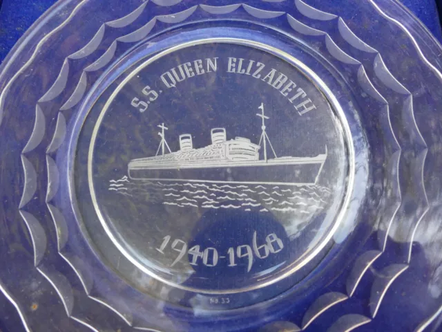 CUNARD Paquebot transatlantique SS QUEEN ELIZABETH souvenir Plate Stuart Crystal 2