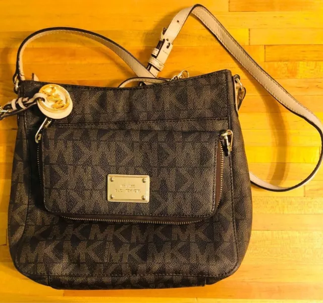 Michael Kors Pocketbook & Purse Wallet set Crossbody - used in nice shape.