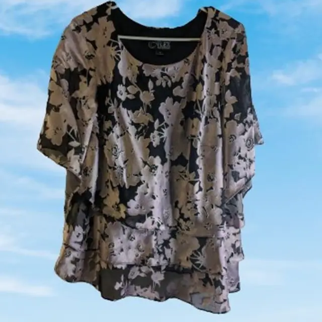Alex Evenings 1X lavender and  black floral tiered elbow-sleeve woman's top.