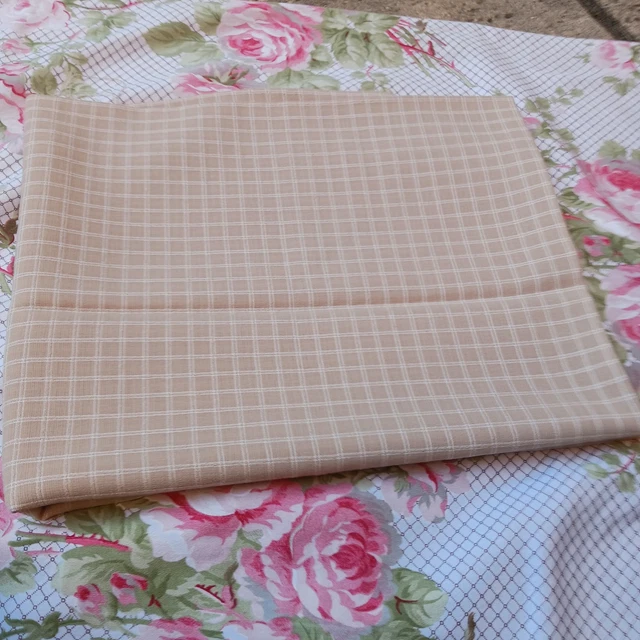 Coupon De Tissu Coton Motif Poules Et Coqs Sur Fond Carreaux Gris Perle - Pour Patchwork, Occasion