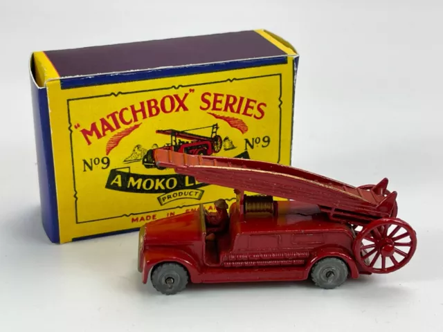 Matchbox Moko Lesney Original No 9 Dennis Fire Engine rot near mint Repro Box