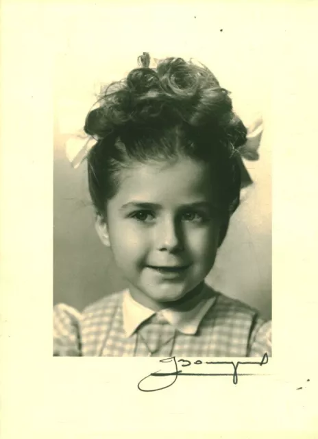 Photo ancienne portrait enfant petite fille année 1960