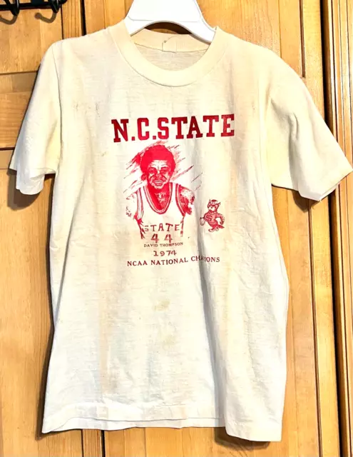 *Vintage 1974* Nc State Wolfpack/David Thompson Ncaa Basketbal Champions T-Shirt