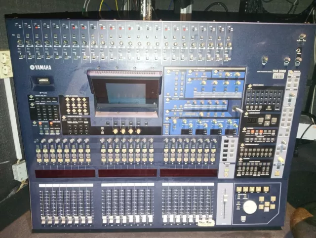 Yamaha DM 2000 Digitalmischpult mit Meterbridge MB 2000 voll funktionsfähig