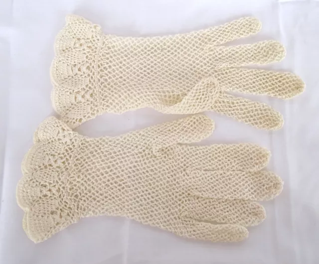 Beautiful Vintage Small Cream Hand Crocheted / Made Lace Gloves 1940's