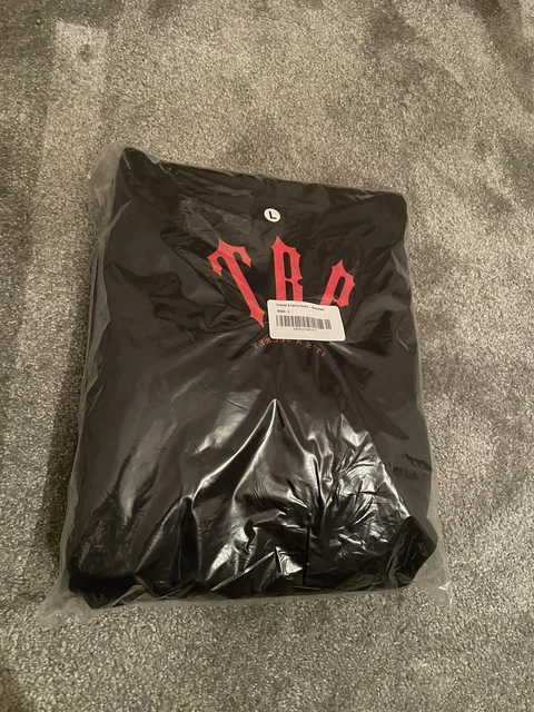 Trapstar black on sale and red hoodie